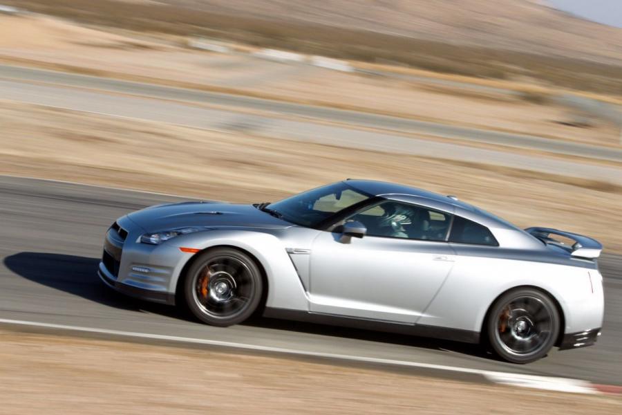  Nissan GT-R Premium 2013 года  (фото 3 из 36)